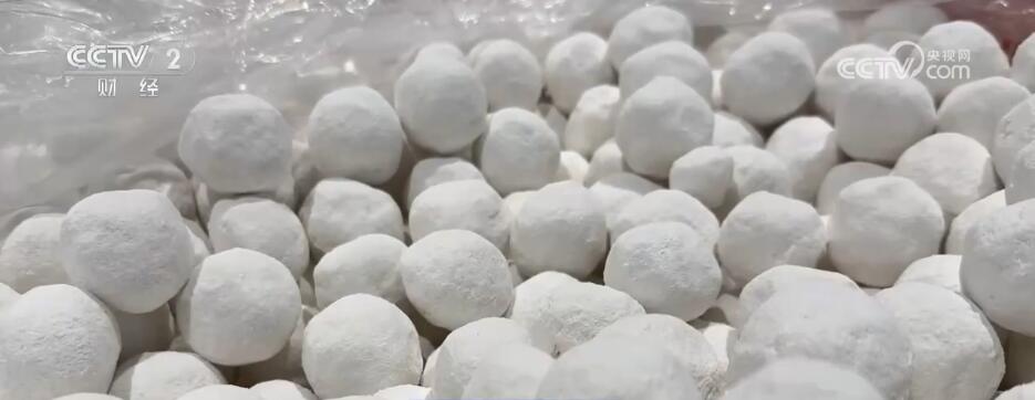 看花灯、猜灯谜、舞“板灯龙” 精彩民俗活动将节日氛围直线“拉